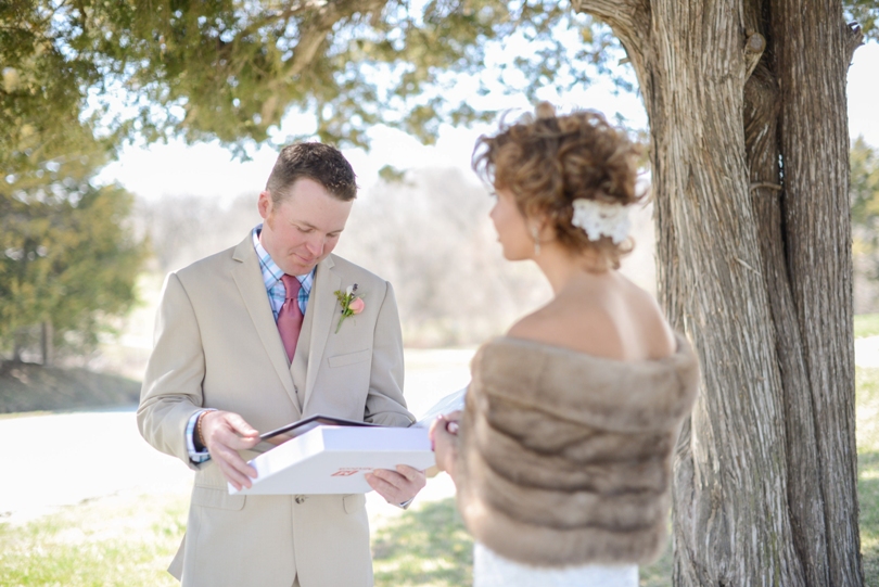 Kansas-City-Missouri-Wedding-Photographer-Lindsey-Pantaleo-Photography-Rustic-chic (22)
