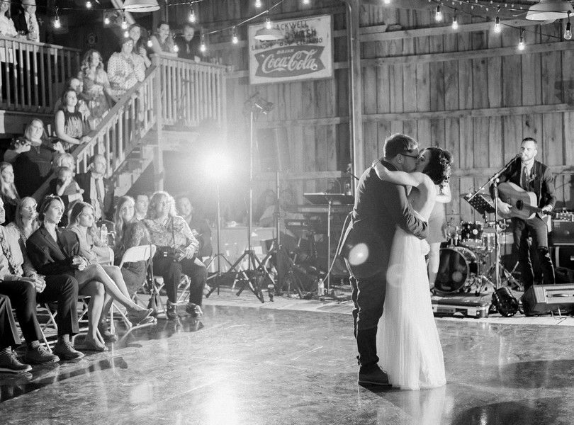 the-red-barn-wedding-photography-jefferson-city-missouri-lindsey-pantaleo-54