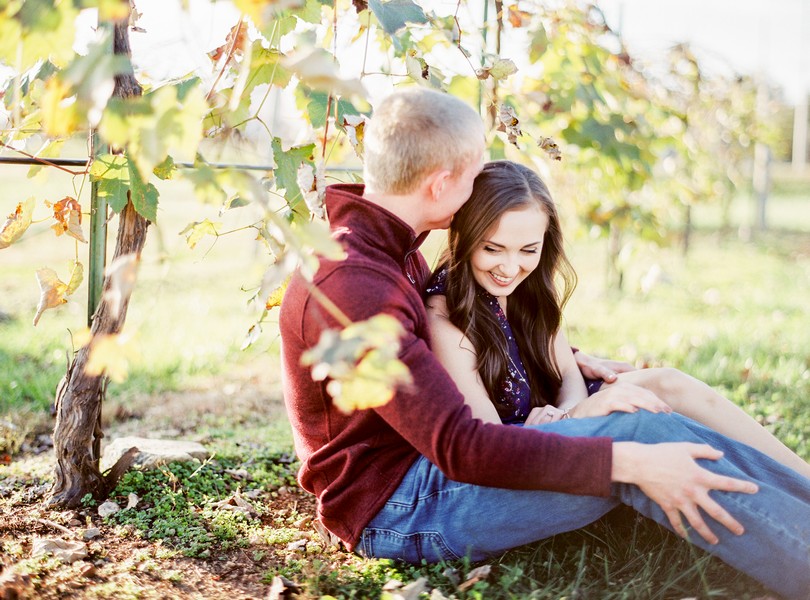 engagement-photography-lindsey-pantaleo-meramec-vineyards-st-james-missouri-12