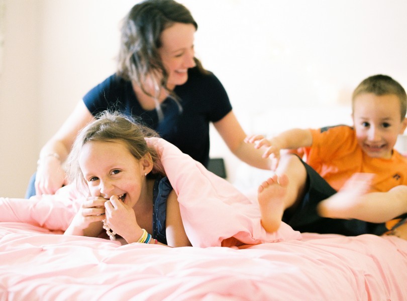 Let-the-kids-be-kids-in-home-family-session-Lindsey-Pantaleo-Jefferson-City-Mo (6)
