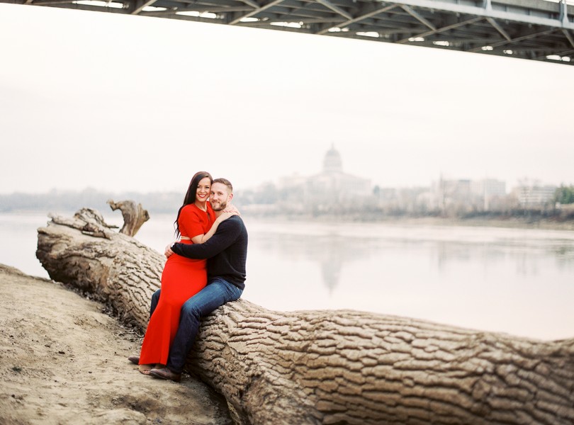 Wedding-Photographer-Lindsey-Pantaleo-Engagement-Shoot-Jefferson-City-Missouri-River-Access (2)