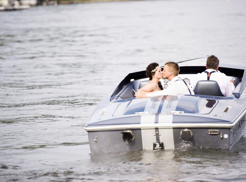 Lake-of-the-ozarks-wedding-photographer-Lindsey-Pantaleo-Osage-Beach-Missouri-Backyard-Wedding (33)