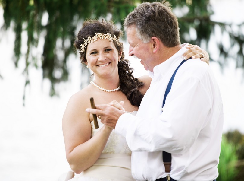 Lake-of-the-ozarks-wedding-photographer-Lindsey-Pantaleo-Osage-Beach-Missouri-Backyard-Wedding (37)