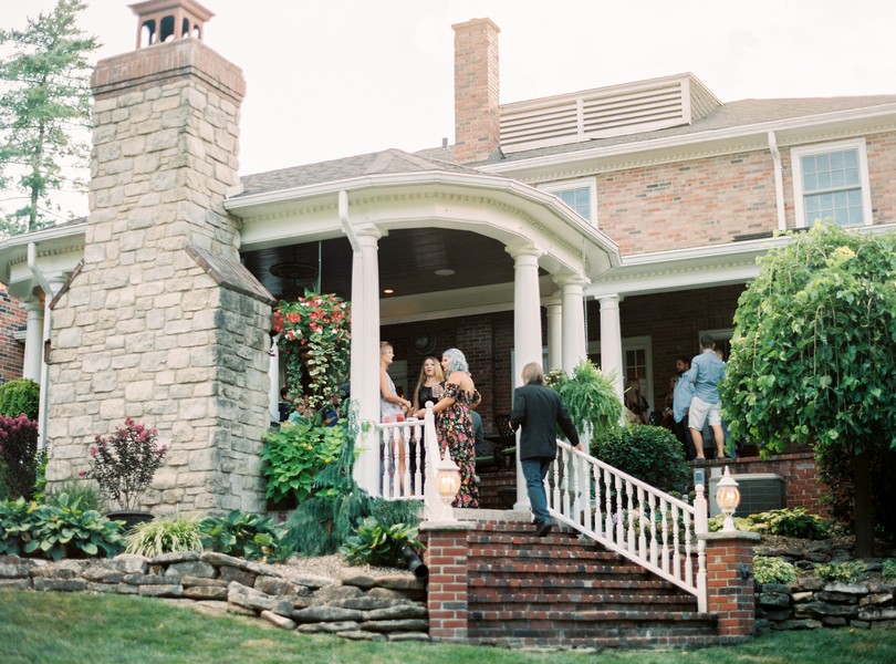 Outdoor-Wedding-Hannibal-Missouri-Lindsey-Pantaleo-Backyard-Wedding (15)